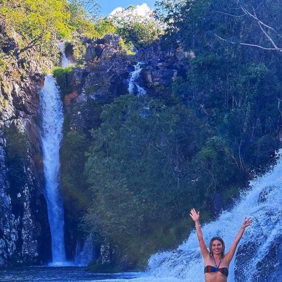Diariamente, Carolina Dieckmann está atualizando suas redes sociais com novas fotos de biquíni em paisagens exuberantes