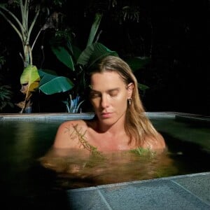 Carolina Dieckmann está passando alguns dias de folga e muito relaxamento na Chapada dos Veadeiros, em Goiás
