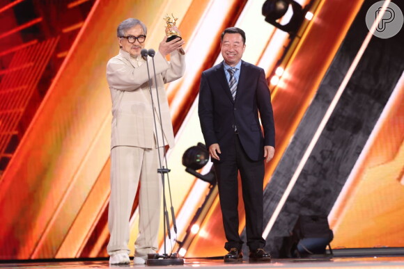 21 anos após 'O Medalhão', Jackie Chan está com 70 anos e segue ganhando prêmios