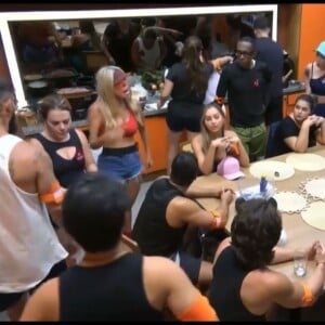 Gaby Fontenelle e Liziane Gutierrez protagonizaram uma treta ontem (23) na Casa Laranja