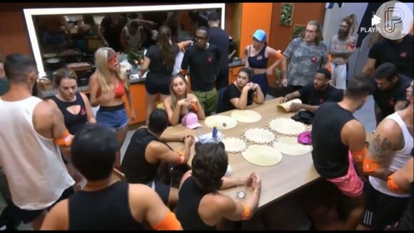 Gaby Fontenelle e Liziane Gutierrez protagonizaram uma treta ontem (23) na Casa Laranja