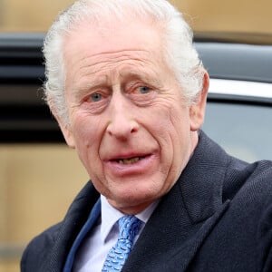 'Rei Charles III em breve retornará às atividades públicas após um período de tratamento e recuperação depois do recente diagnóstico de câncer', inicia o comunicado