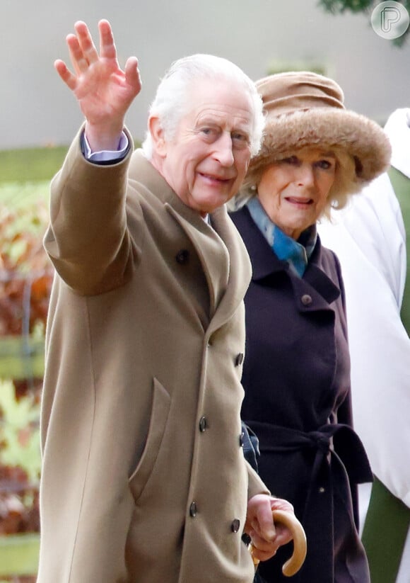 Rei Charles III e a rainha Camilla farão uma visita a um centro de tratamento de câncer nesta terça-feira (30) para conversar com pacientes e especialistas