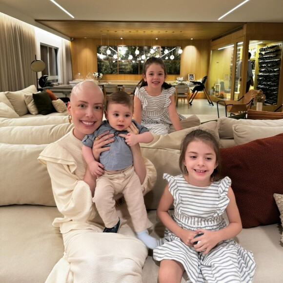 Junto do marido e dos filhos, Fabiana Justus tem detalhado sua vida na batalha contra o câncer