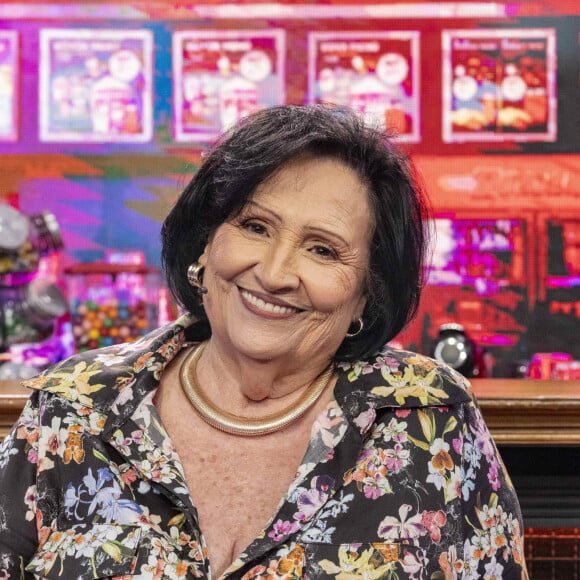 Dona Déa, aos 76 anos, faz estreia em propaganda de moda e admite receio com peso: 'Tinha medo de não caber'