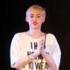 Miley Cyrus também escolheu um vestido da Moschino