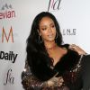 Rihanna escolhe modelito da grife Moschino para ir ao Fashion Los Angeles Awards Show