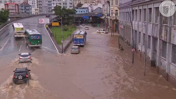 Tragédia das chuvas no Rio Grande do Sul vem mobilizando famosos e anônimos: aeroporto e rodoviária, da capital, fecharam, e partidas de futebol foram adiadas