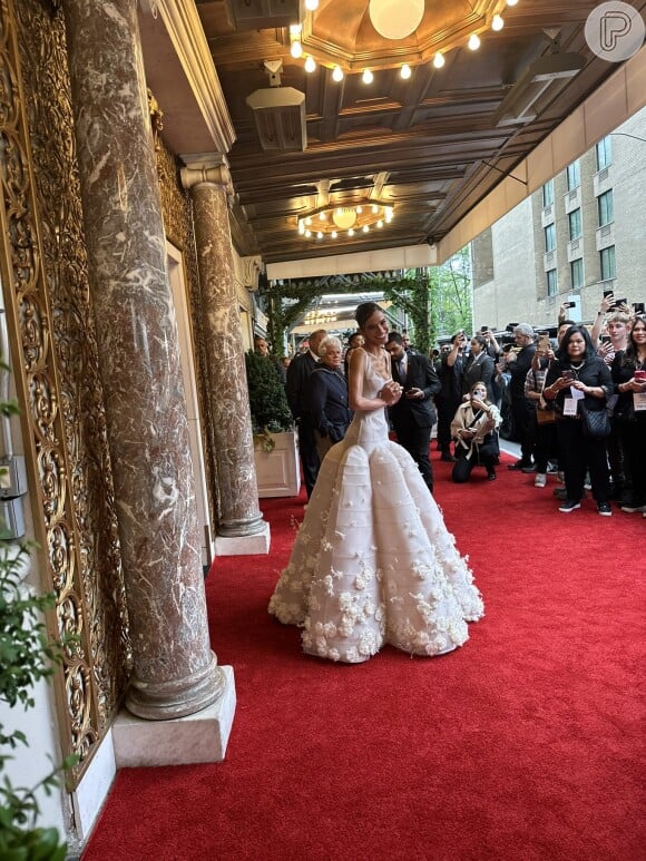 Look de Bruna Marquezine no Met Gala 2024 foi super elogiado