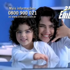 Ana Paula Arósio e Larissa Manoela protagonizaram campanhas de telefonia