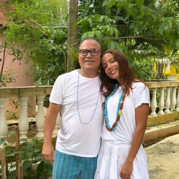 Anitta frequenta um terreiro de candomblé e sofreu com críticas após publicar imagens em momentos de fé