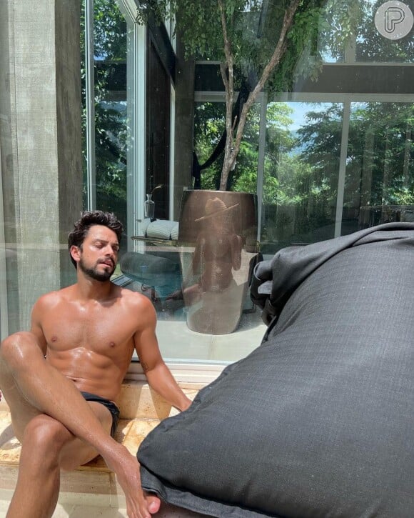 Fotos de Rodrigo Simas levaram fãs à loucura e causaram até mesmo pedidos de um OnlyFans