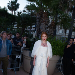 Marina Ruy Barbosa desfilou no tapete vermelho do Festival de Cinema de Cannes com um look Versace