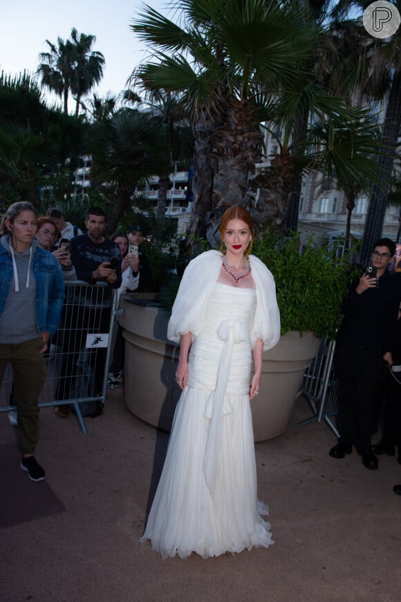 Marina Ruy Barbosa desfilou no tapete vermelho do Festival de Cinema de Cannes com um look Versace