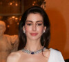 Anne Hathaway compareceu ao evento de alta joalheria da Bulgari