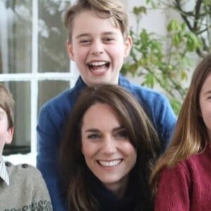 Kate Middleton tem tido apoio dos três filhos no combate ao cãncer