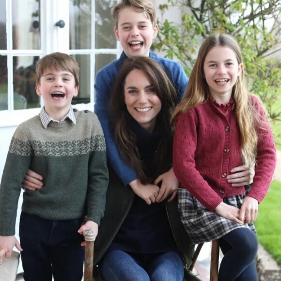 Kate Middleton tem tido apoio dos três filhos no combate ao cãncer