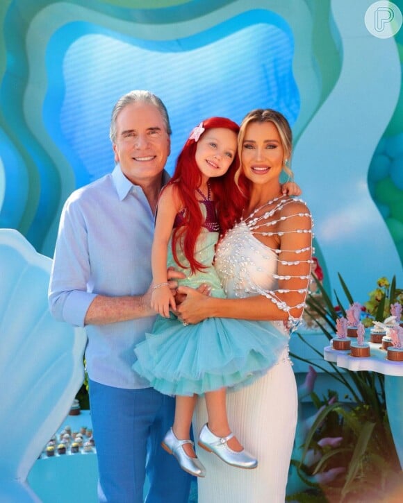 Ana Paula Siebert e Roberto Justus receberam convidados para uma festa luxuosa em celebração aos 4 anos da filha, Vicky