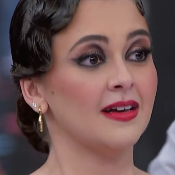 Klara Castanho se mostrou chocada quando Luciano Huck falou para ela ir abraçar Christian Chávez