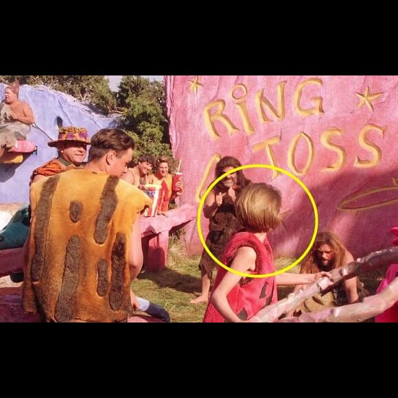 O ano era 2000 e o filme 'Os Flintstones em Viva Rock Vegas' fazia grande sucesso de público, e essa garotinha destacada quase passou despercebida