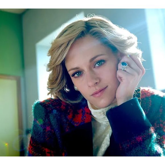 Já em 2021, ela mostrou toda sua versatilidade em 'Spencer', onde interpretou a Princesa Diana