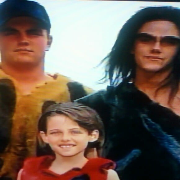 E quem é ela? O rostinho não esconde ser ninguém menos que Kristen Stewart