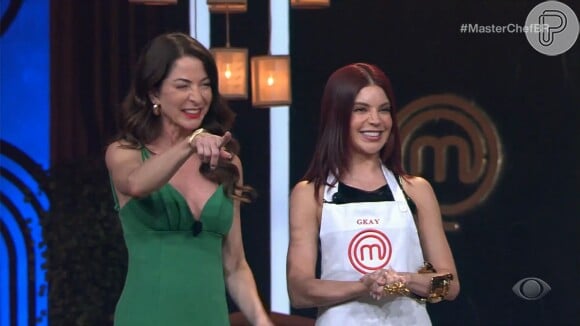 Gkay interagiu com participantes do 'MasterChef Brasil 2024' de forma simpática, ao lado de Ana Paula Padrão