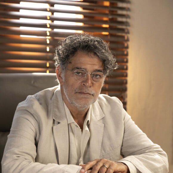 Eduardo Moscovis como Ariosto na novela Alma Gêmea