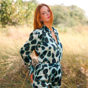 Marina Ruy Barbosa usou look de sua grife, Ginger, em viagem ao Pantanal