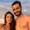 De biquíni de morango, ex-BBB 24 Beatriz Reis posa com Matteus em praia e filtro 'exagerado' causa polêmica: 'Tá estranho'