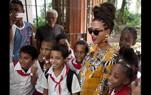 Beyoncé comemora 5 anos de casada com Jay-Z em Cuba, e é bastante assediada, em 4 de abril de 2013