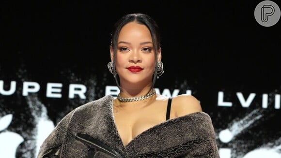 Rihanna admite já te mandado nudes pelo skype