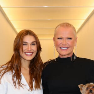 Xuxa apareceu com um vestido da grife de Sasha, inspirado em um antigo look da apresentadora