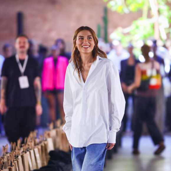 Sasha Meneghel reuniu amigos, familiares e personalidades conceituadas da moda para o desfile inaugural de sua grife, Mondepars