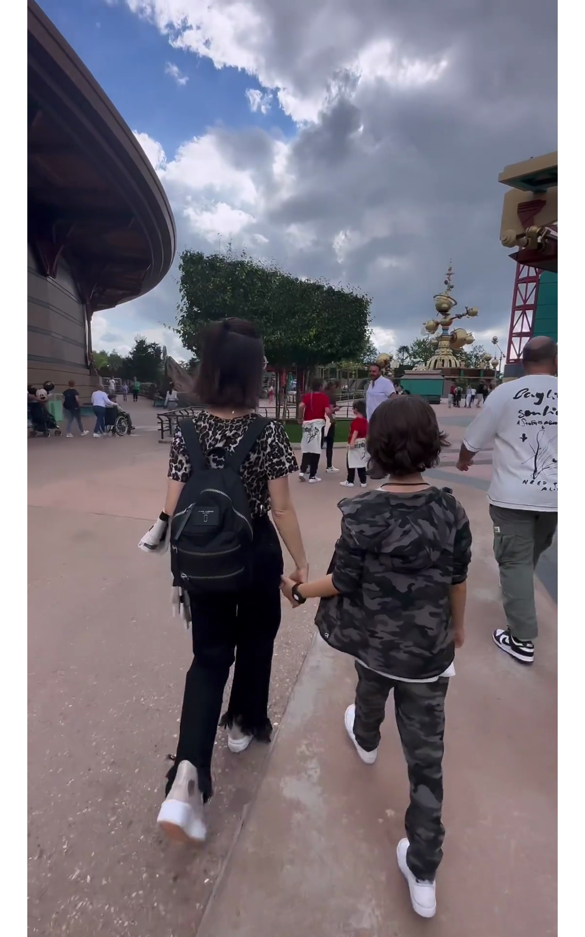 Foto: Theo, filho de Sandy e Lucas Lima, não tem o rosto exibido nas Foto: Theo, filho de Sandy e Lucas Lima, não tem o rosto exibido nas