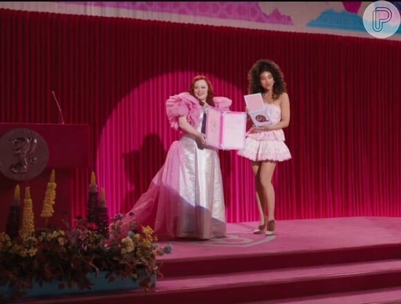 Atriz de 'Bridgerton', Nicola Coughlan é Barbie Diplomata no filme