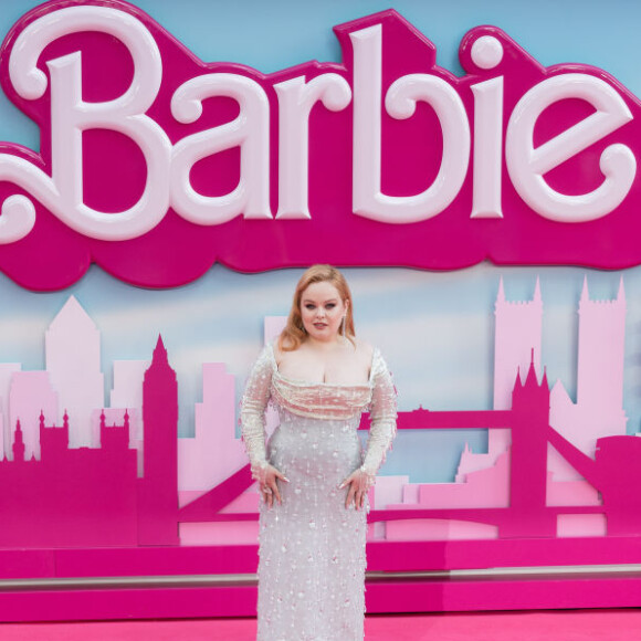 Nicola Coughlan deu um jeito de encaixar 'Barbie' em meio a agenda de 'Bridgerton'