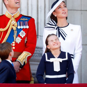 Kate Middleton e príncipe William surgiram com os filhos no Trooping the Colour