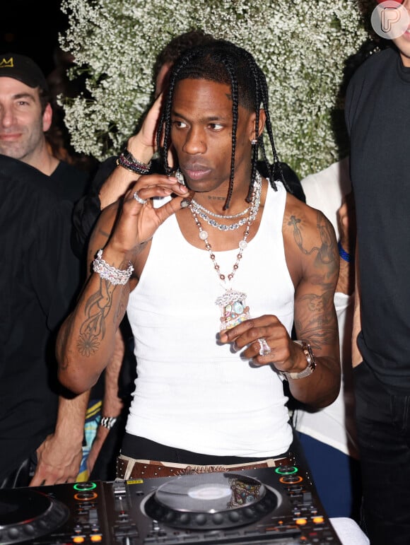 Travis Scott deve ser liberado ainda na manhã desta quinta-feira (20)