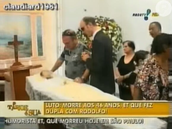 Dupla de Rodolfo, ET foi enterrado com a roupa com a qual aparecia na TV