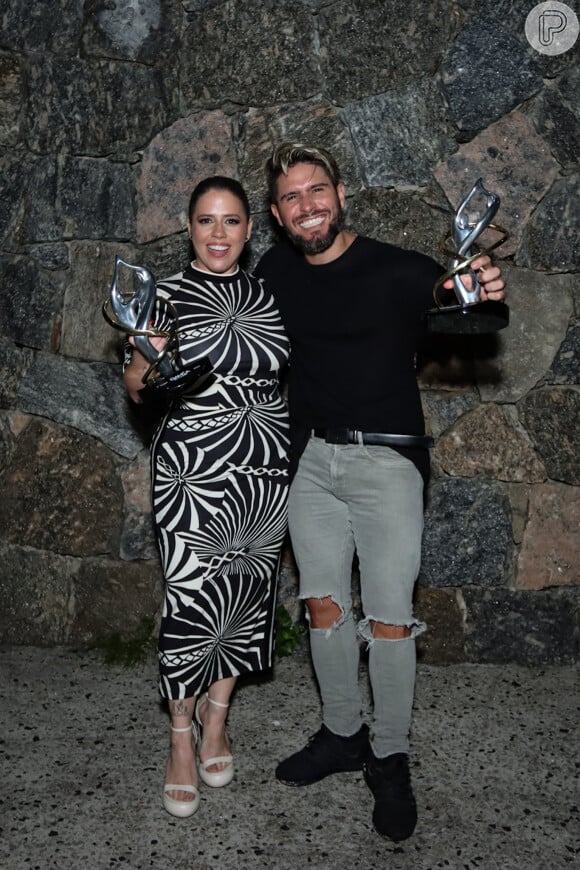 Tati Machado e o professor Diego Maia, campeões do 'Dança dos Famosos 2024', marcaram presença em festa na casa de Luciano Huck e Angélica