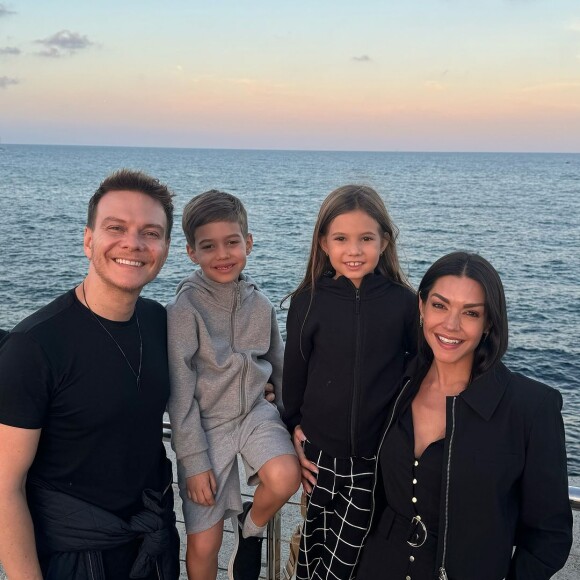 Ao lado de Michel Teló e dos filhos, Thais Fersoza está aproveitando a Europa