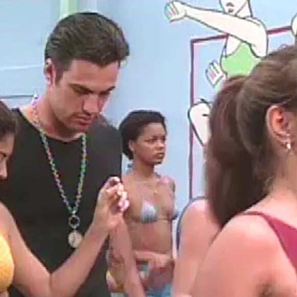 Juliana Paes estreou na TV Globo ainda em 1998 como figurante de 'Malhação', mas passou despercebida