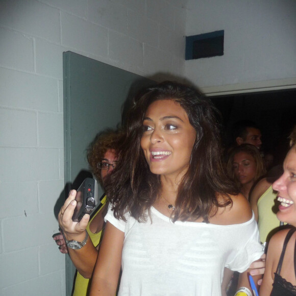 Em fotos antigas, como nesta deixando o show de Beyoncé, Juliana Paes esbanjava beleza com pouca (ou nenhuma make)