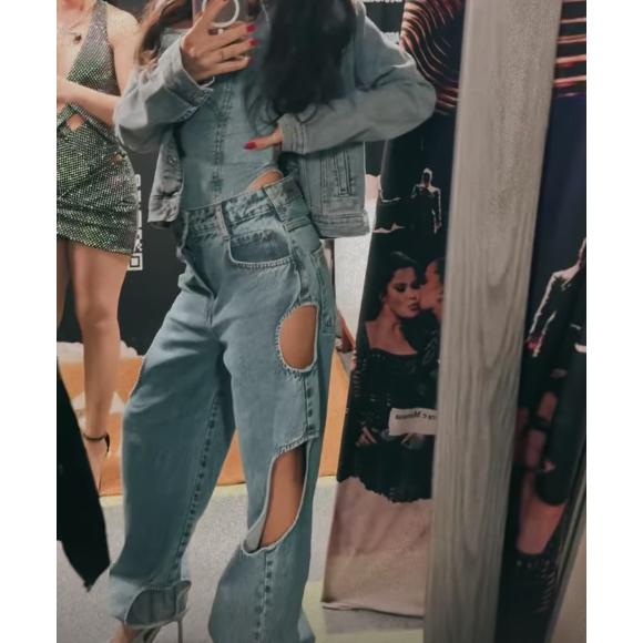 Look de Maiara deixou à mostra boa parte da sua perna e também a cinturinha fininha da cantora