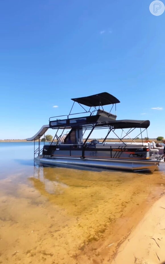 Barco que Leonardo ganhou de aniversário comporta até 24 pessoas e custa R$ 750 mil