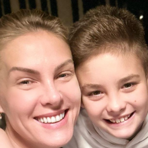 Filho de Ana Hickmann chama atenção nas redes sociais ao comentar casamento da mãe com Edu Guedes