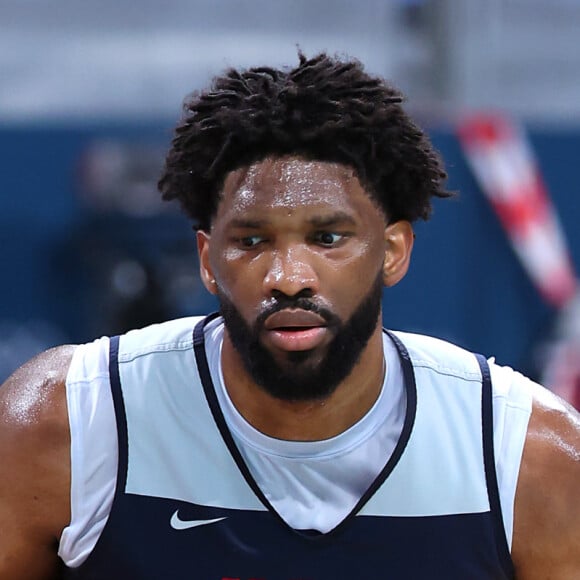 Em oitavo lugar está o camaronês Joel Embiid, com US$ 57,7 milhões por ano