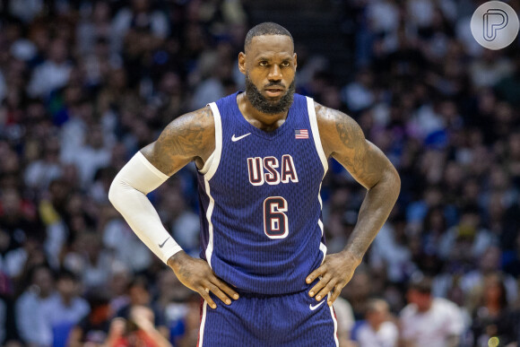 O segundo atleta mais bem pago é o astro do basquete norte-americano Lebron James, com US$ 128,2 milhões anuais