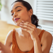 Como cuidar da pele em casa e manter o viço natural por mais tempo